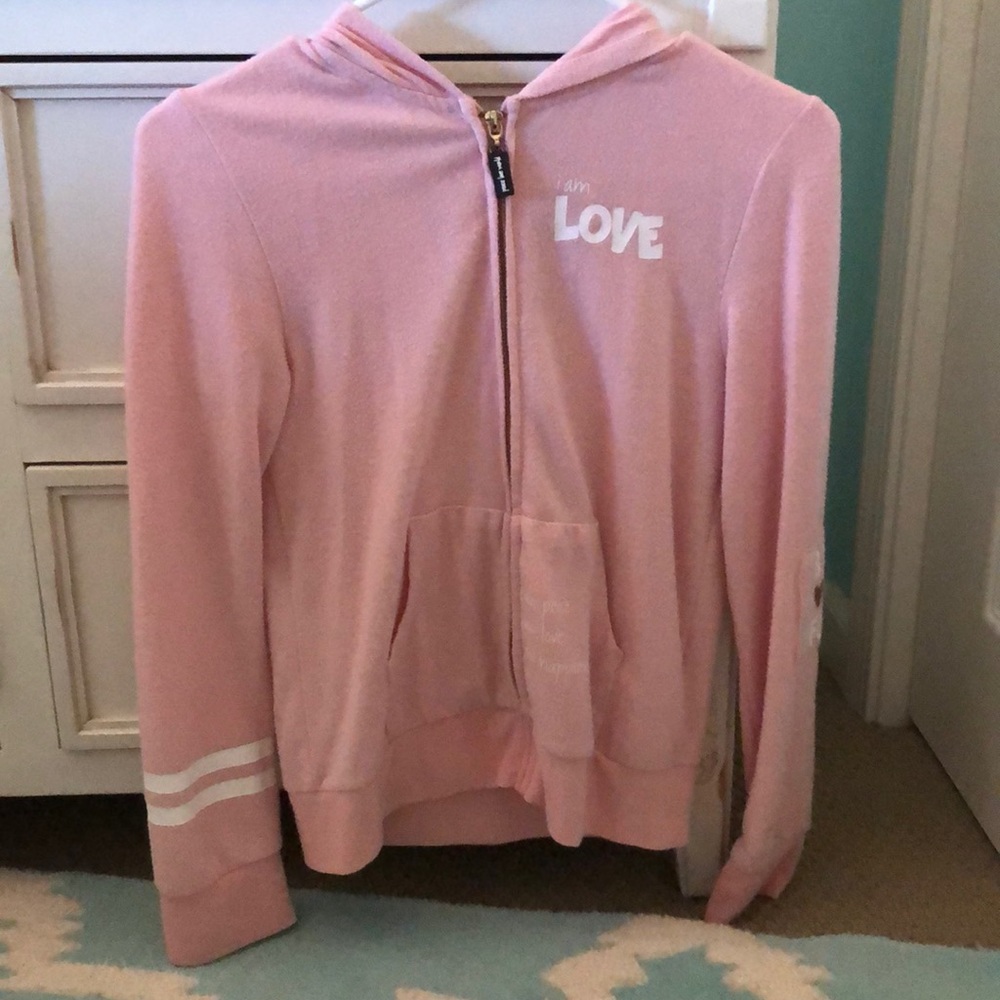 A zip up hoodie that is so comfy you could die!